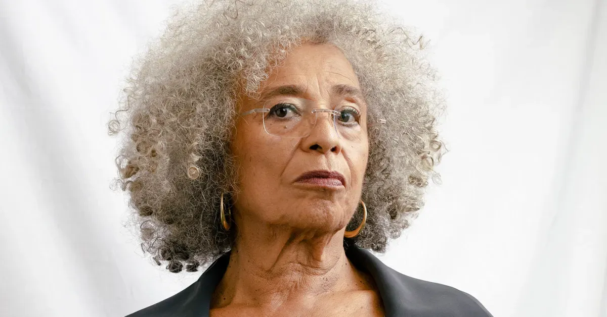 Angela Davis: Biography, Education, Achievements & Facts 